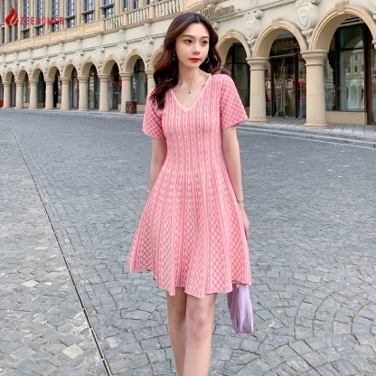 Short Sleeve Light Pink V-Neck Dress